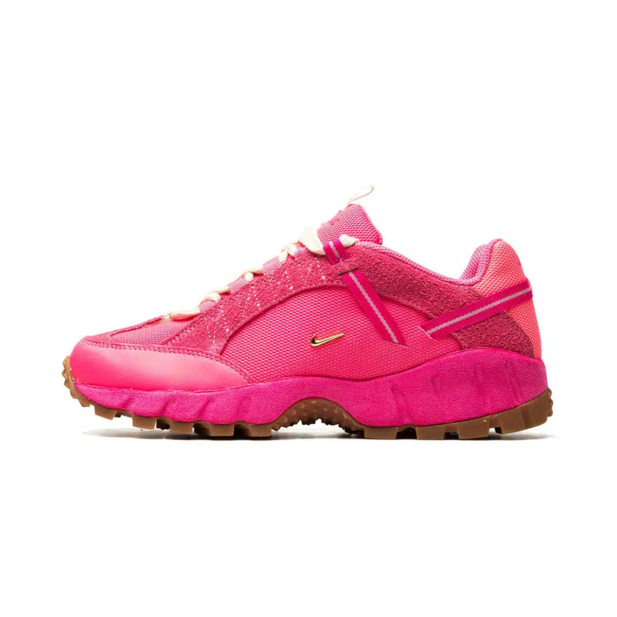 Lato esterno della sneakers Nike Air Humara Lx Jacquemus Pink